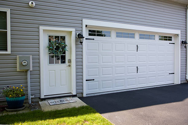 24/7 Emergency Garage Door Panel Replacement experts in Lopezville, TX